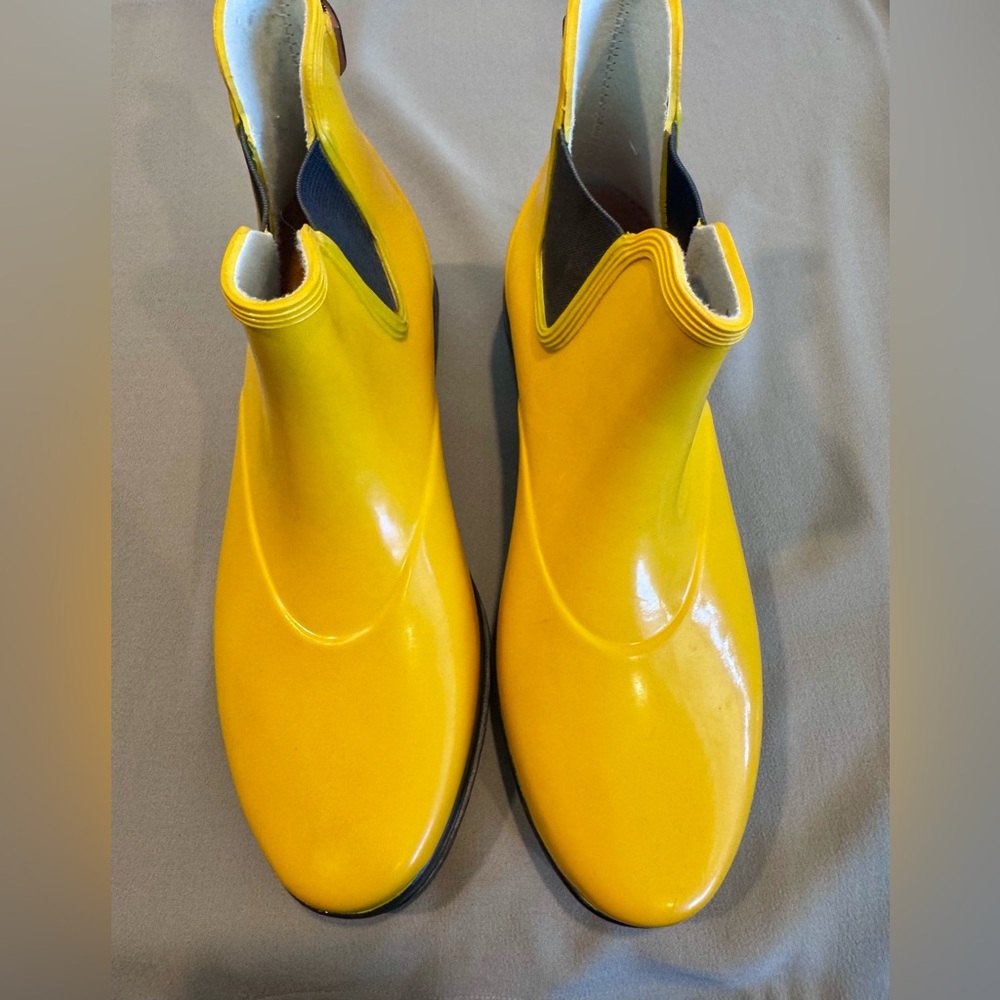 ARIAT Vibrant Yellow Rain Boots